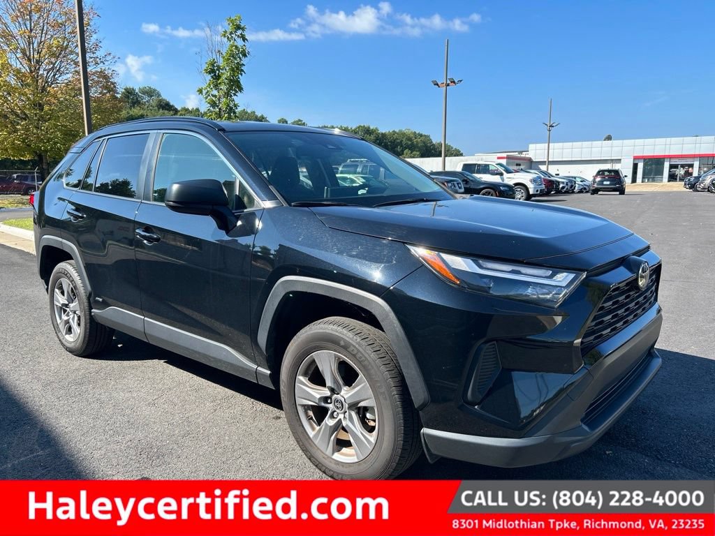 Used 2025 Toyota RAV4 LE AWD/4WD image 1