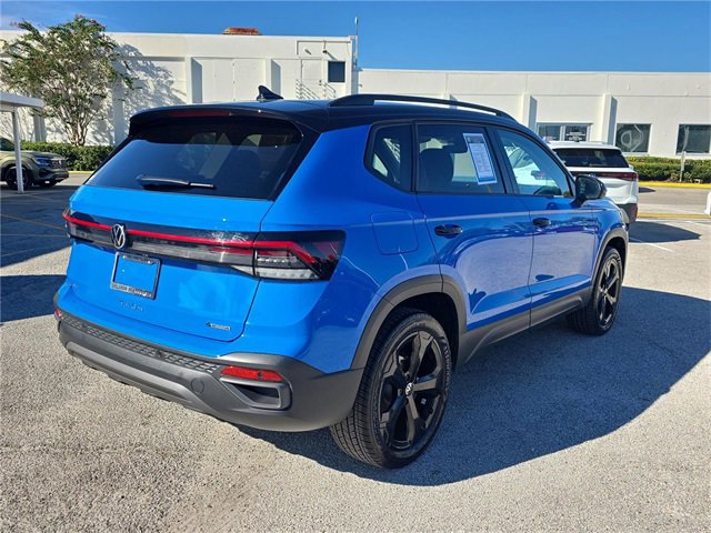 Used 2025 Volkswagen Taos SE image 3