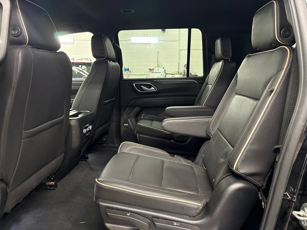 Used 2022 GMC Yukon XL SLT w/ SLT Luxury Package AWD/4WD image 14