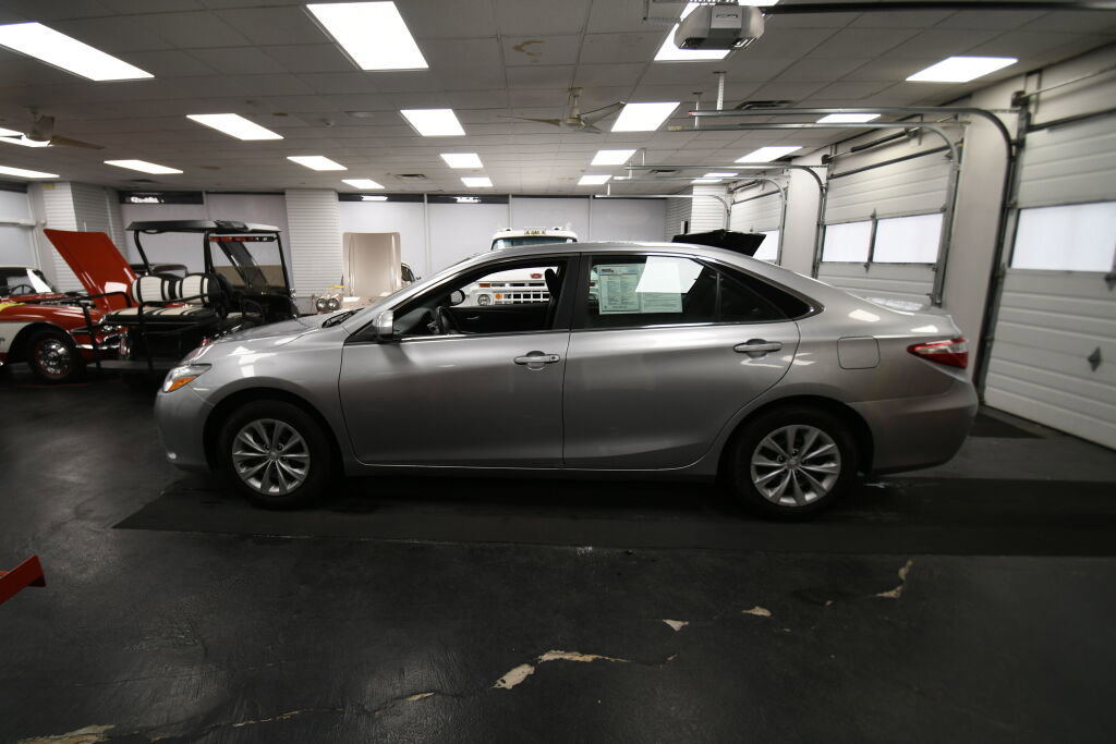 Used 2017 Toyota Camry LE image 5