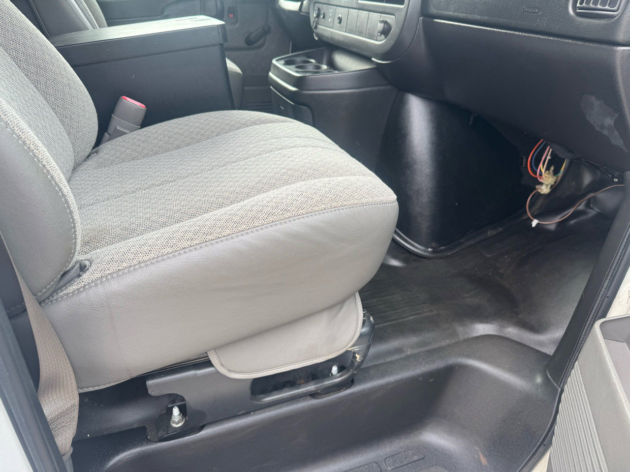 Used 2012 Chevrolet Express 2500 image 16