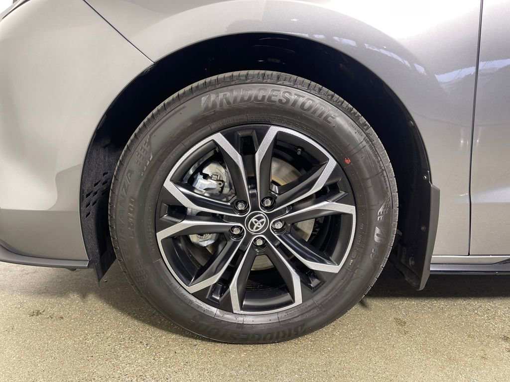 Used 2026 Toyota Sienna Platinum image 11