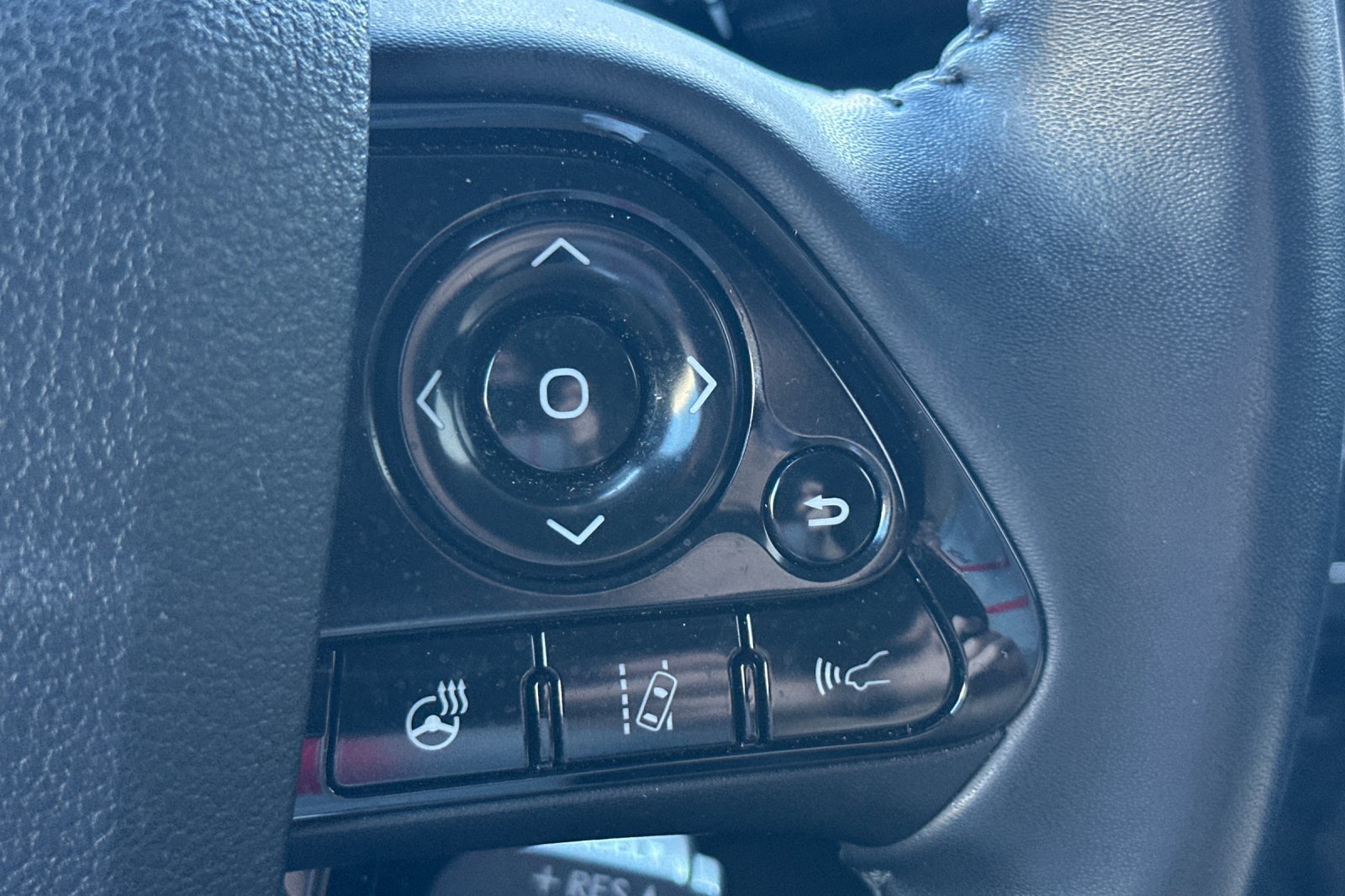 Used 2019 Toyota Prius XLE FWD image 38