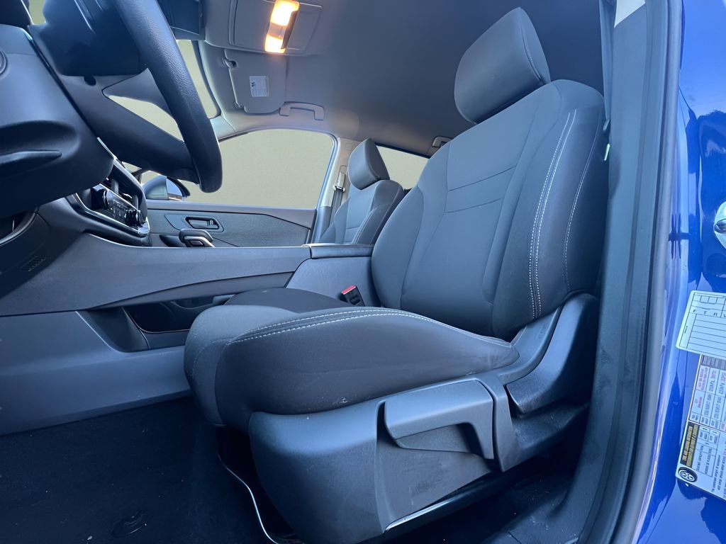 Used 2023 Nissan Rogue S image 10