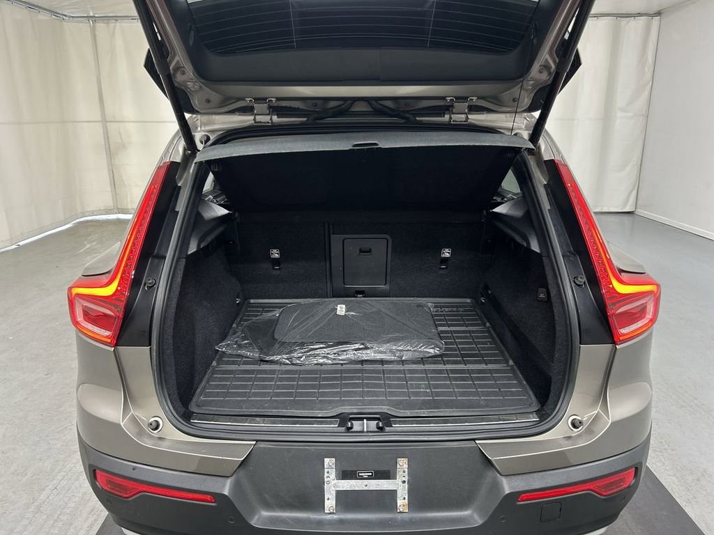 Used 2021 Volvo XC40 T5 Inscription w/ Advanced Package image 23