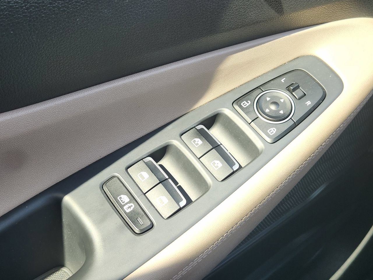 Used 2023 Hyundai Santa Fe SEL FWD image 22