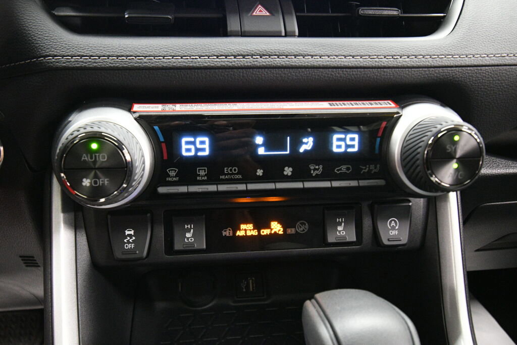 Used 2025 Toyota RAV4 XLE w/ Convenience Package image 17