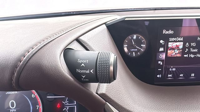 Used 2021 Lexus ES 300h w/ Premium Package image 27