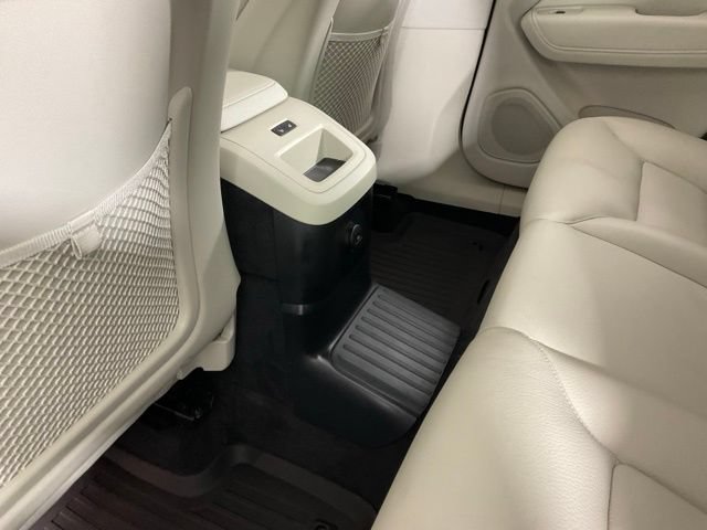 Used 2024 Volvo XC60 T8 Plus w/ Protection Package Premier AWD/4WD image 17