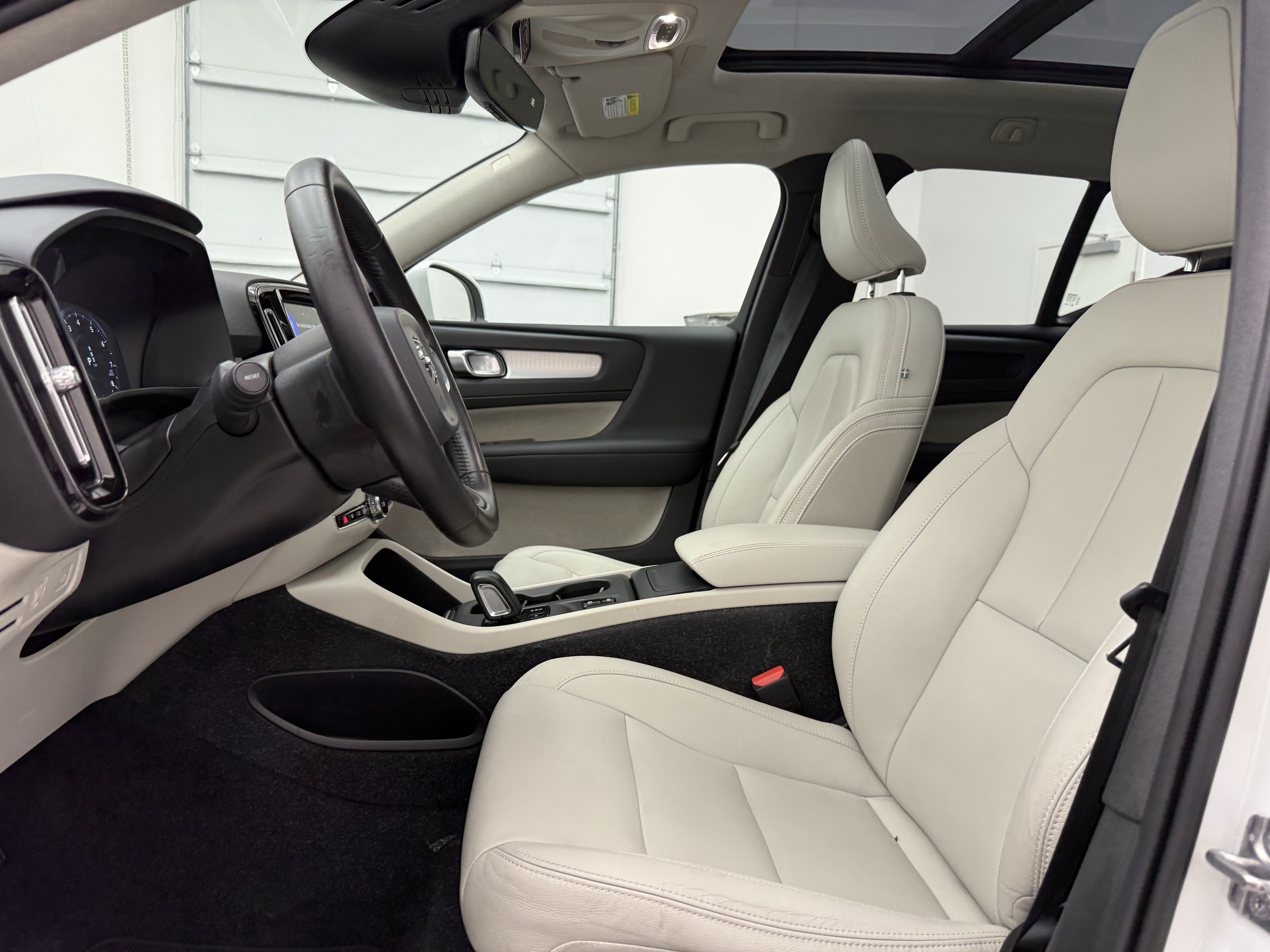 Used 2020 Volvo XC40 T5 Momentum AWD/4WD image 12