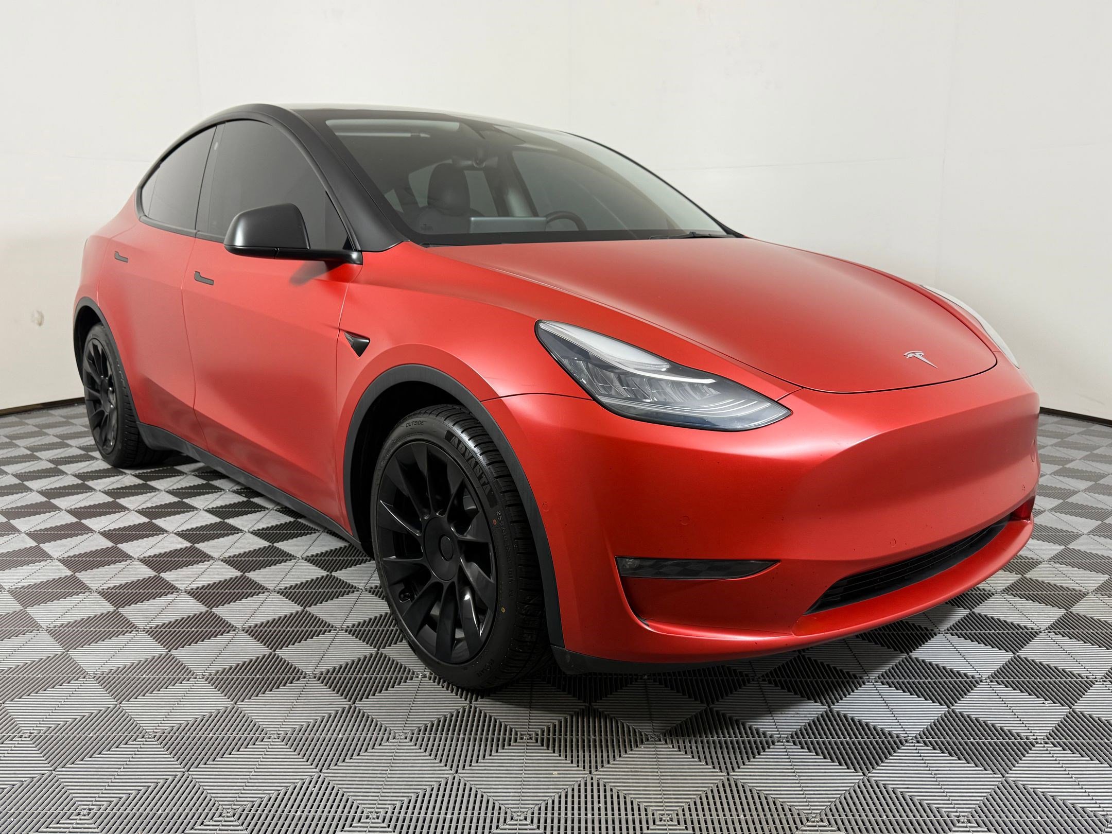 Used 2022 Tesla Model Y Long Range image 8