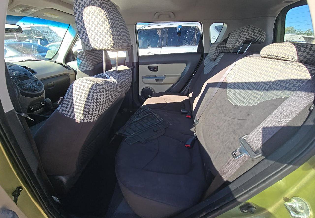 Used 2010 Kia Soul ! FWD image 13