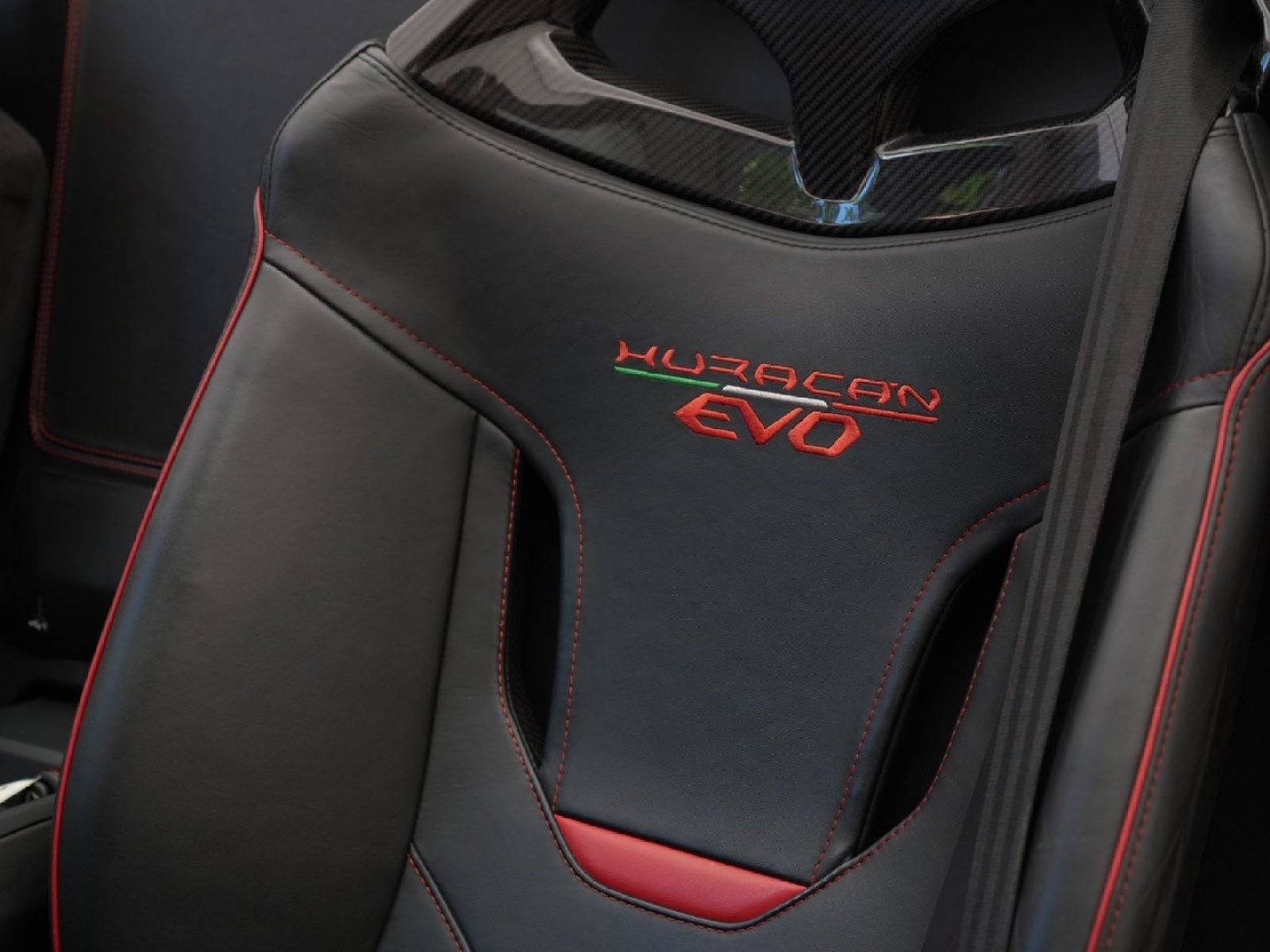 Used 2021 Lamborghini Huracan EVO RWD image 14