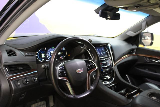 Used 2018 Cadillac Escalade Premium Luxury AWD/4WD image 14