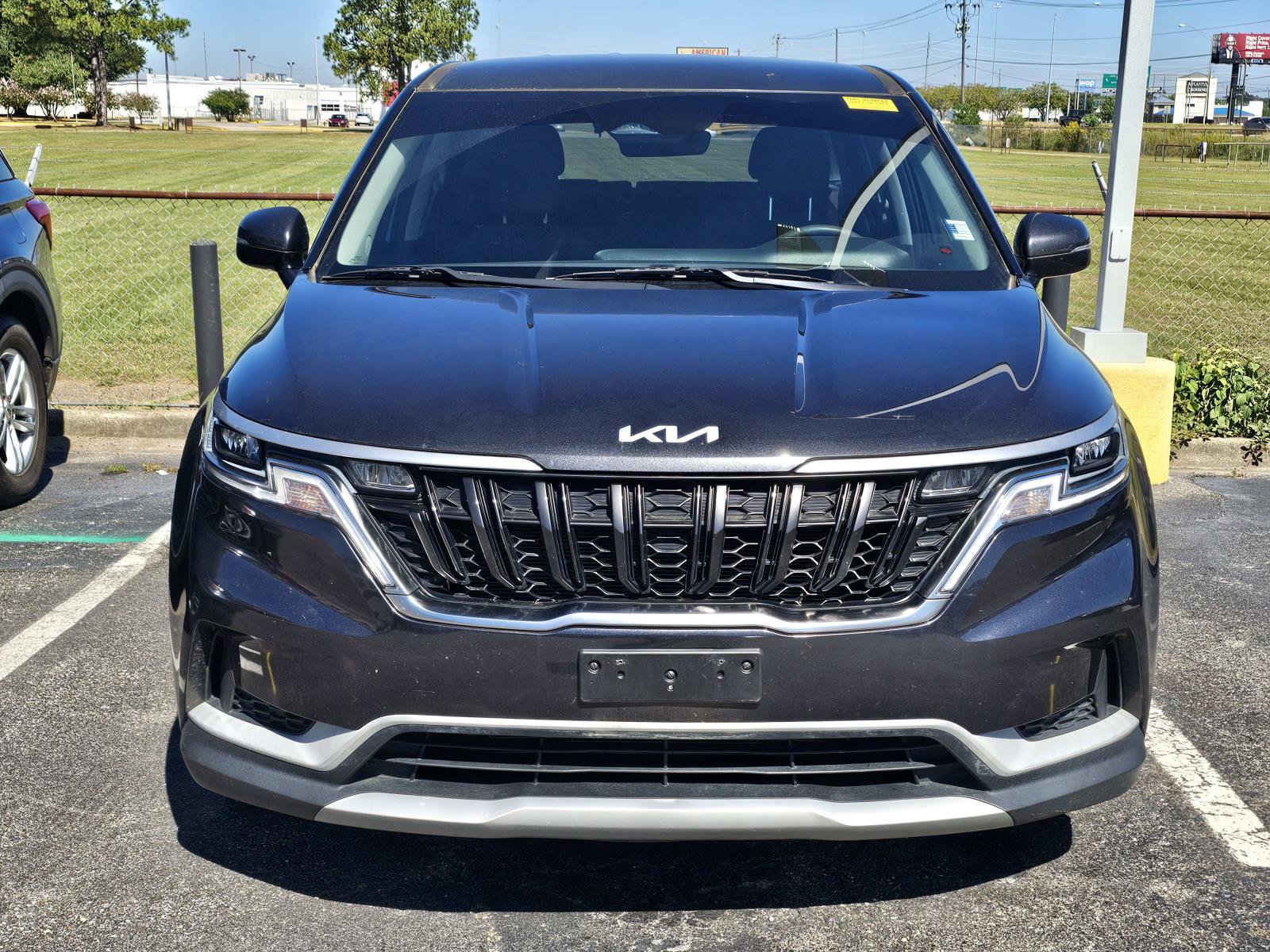 Used 2024 Kia Carnival LX FWD image 3