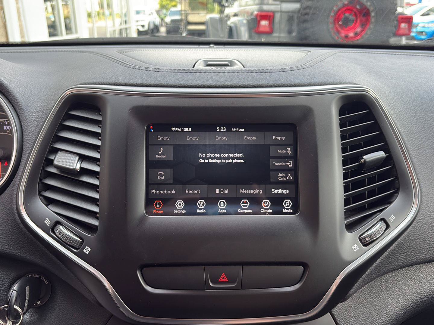 Used 2019 Jeep Cherokee Latitude w/ Cold Weather Group AWD/4WD image 14