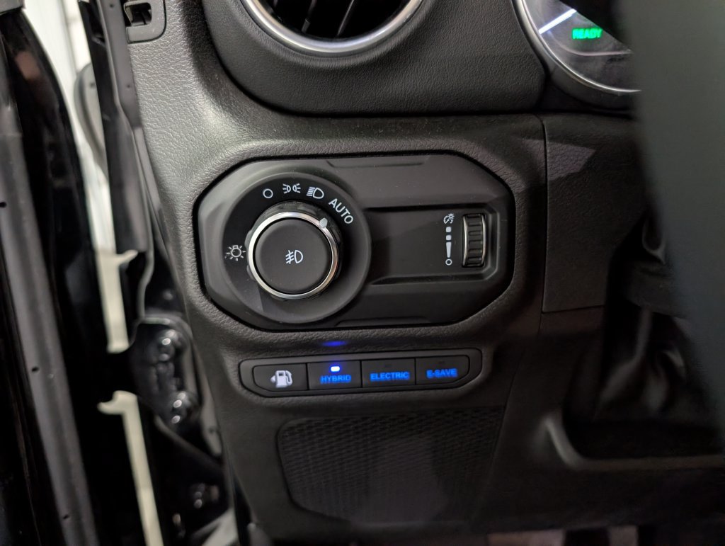 Used 2023 Jeep Wrangler Unlimited Sahara w/ Cold Weather Group AWD/4WD image 19