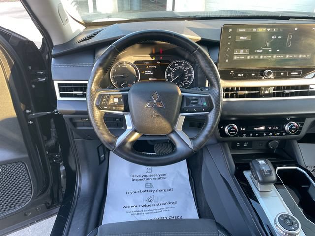 Used 2025 Mitsubishi Outlander SE AWD/4WD image 15