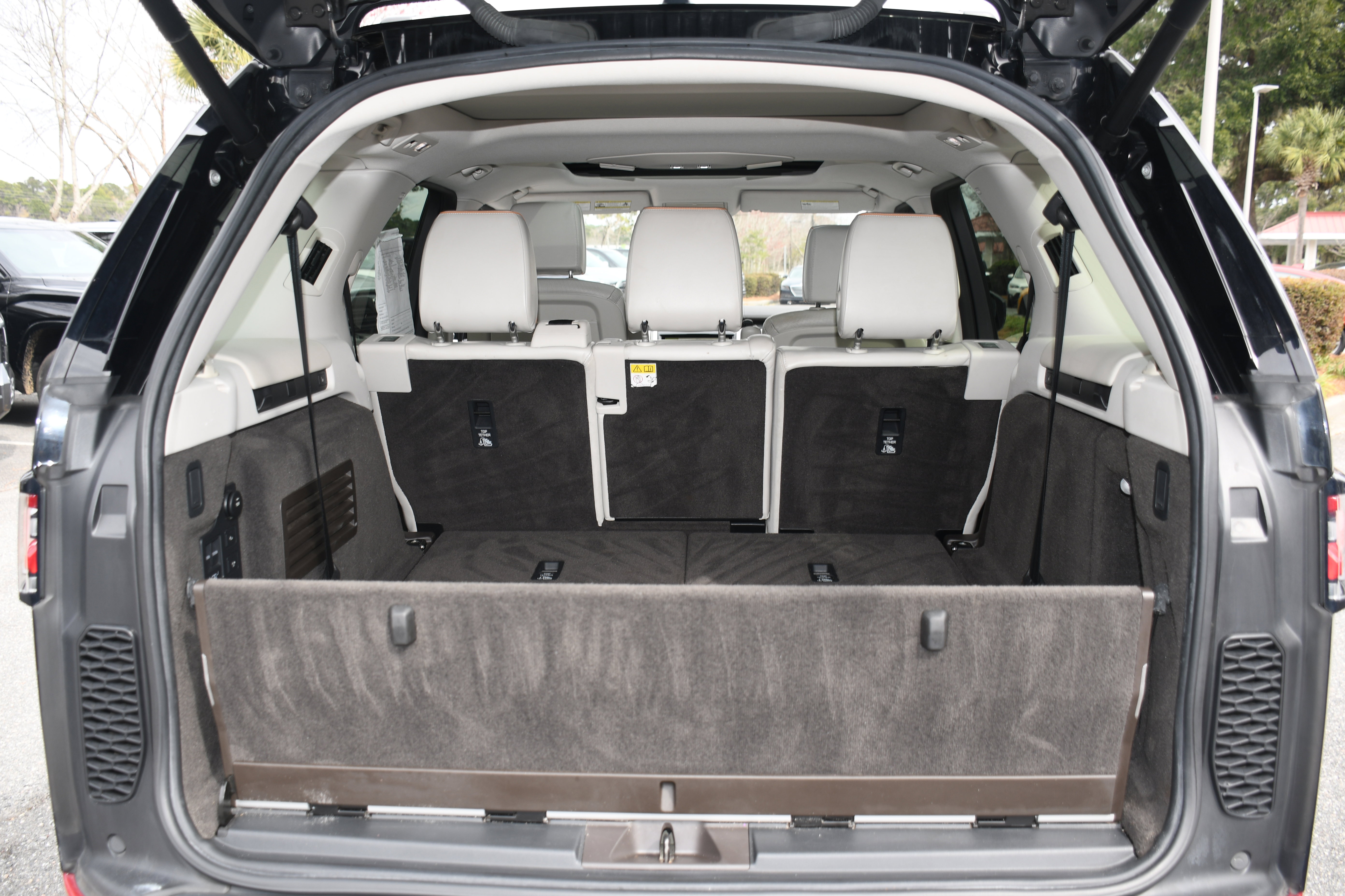 Used 2017 Land Rover Discovery HSE Luxury image 19