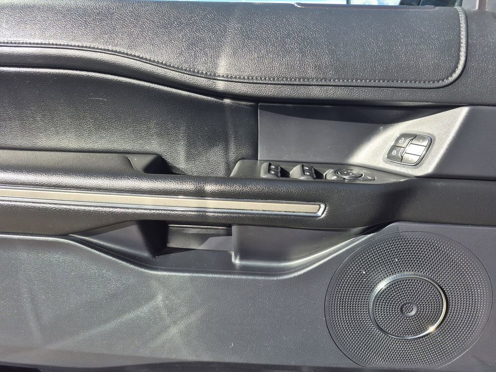 Used 2021 Ford Expedition XLT image 7