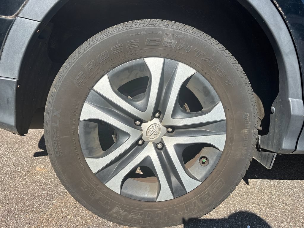 Used 2016 Toyota RAV4 LE AWD/4WD image 10