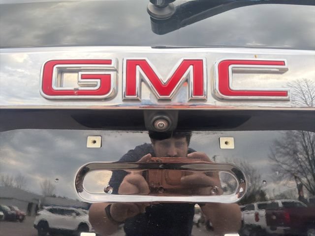 Used 2023 GMC Acadia SLT w/ Preferred Package FWD image 14