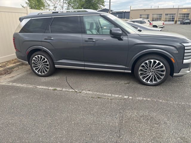 Used 2026 Hyundai Palisade Calligraphy image 2