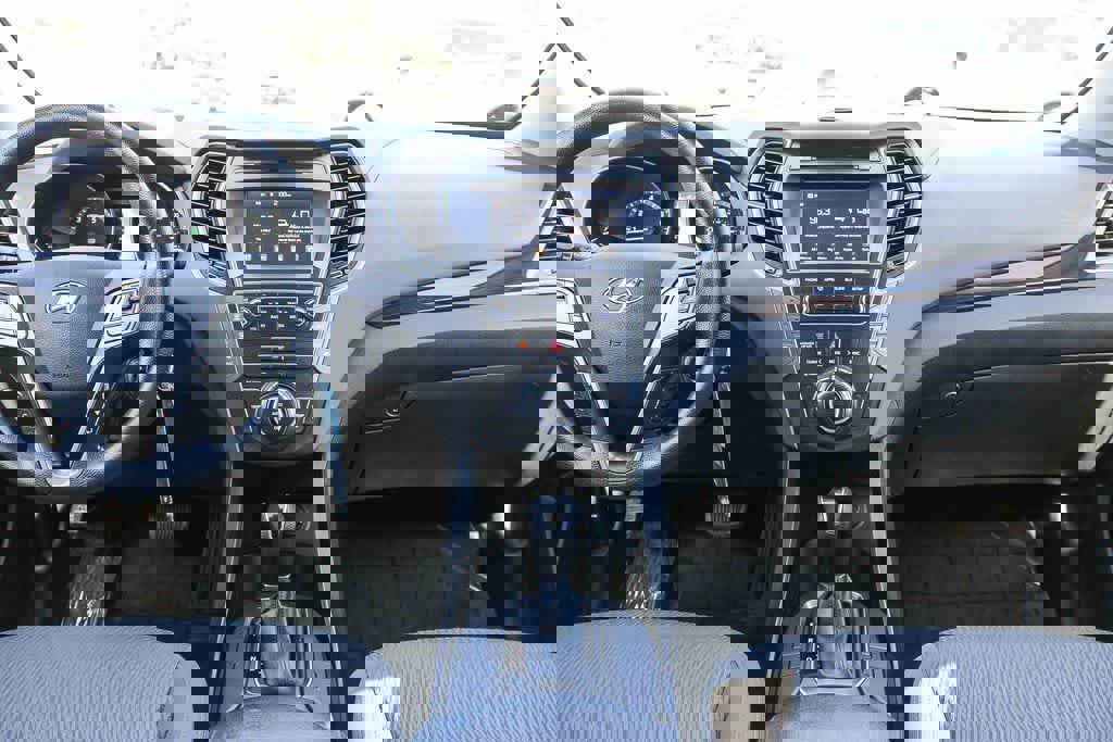 Used 2017 Hyundai Santa Fe SE image 10