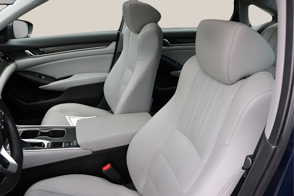 Used 2018 Honda Accord Touring image 12