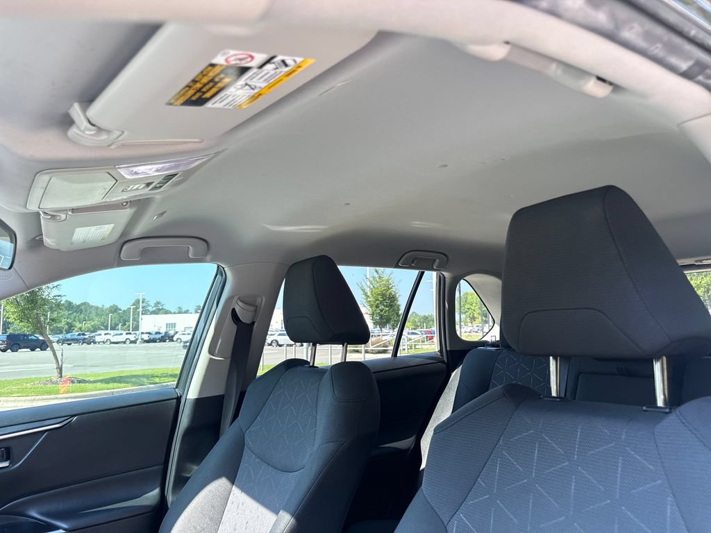 Used 2024 Toyota RAV4 XLE FWD image 31