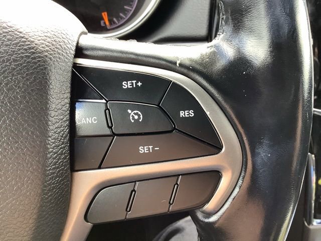 Used 2020 Jeep Grand Cherokee Altitude image 22