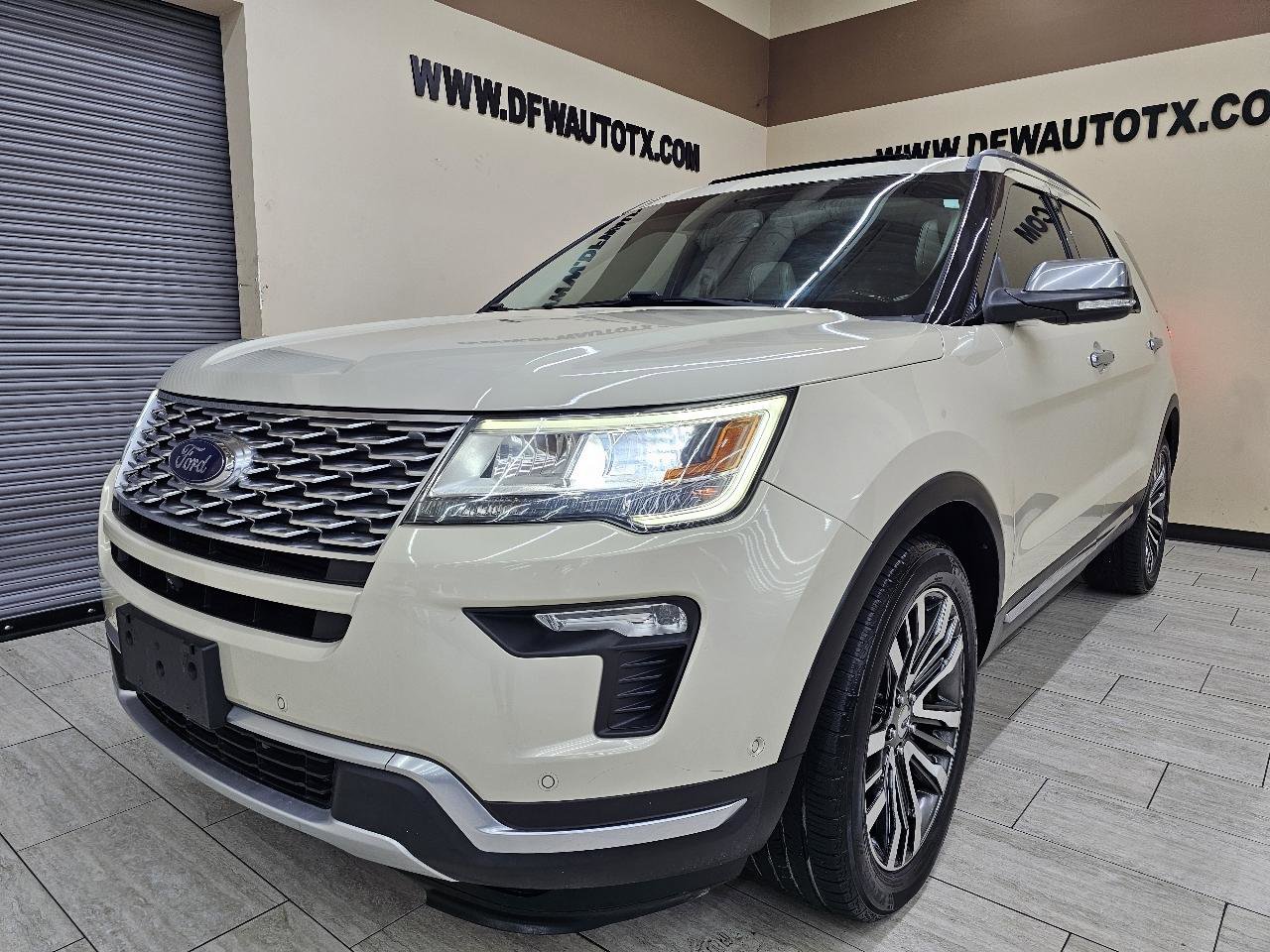 Used 2018 Ford Explorer Platinum image 2