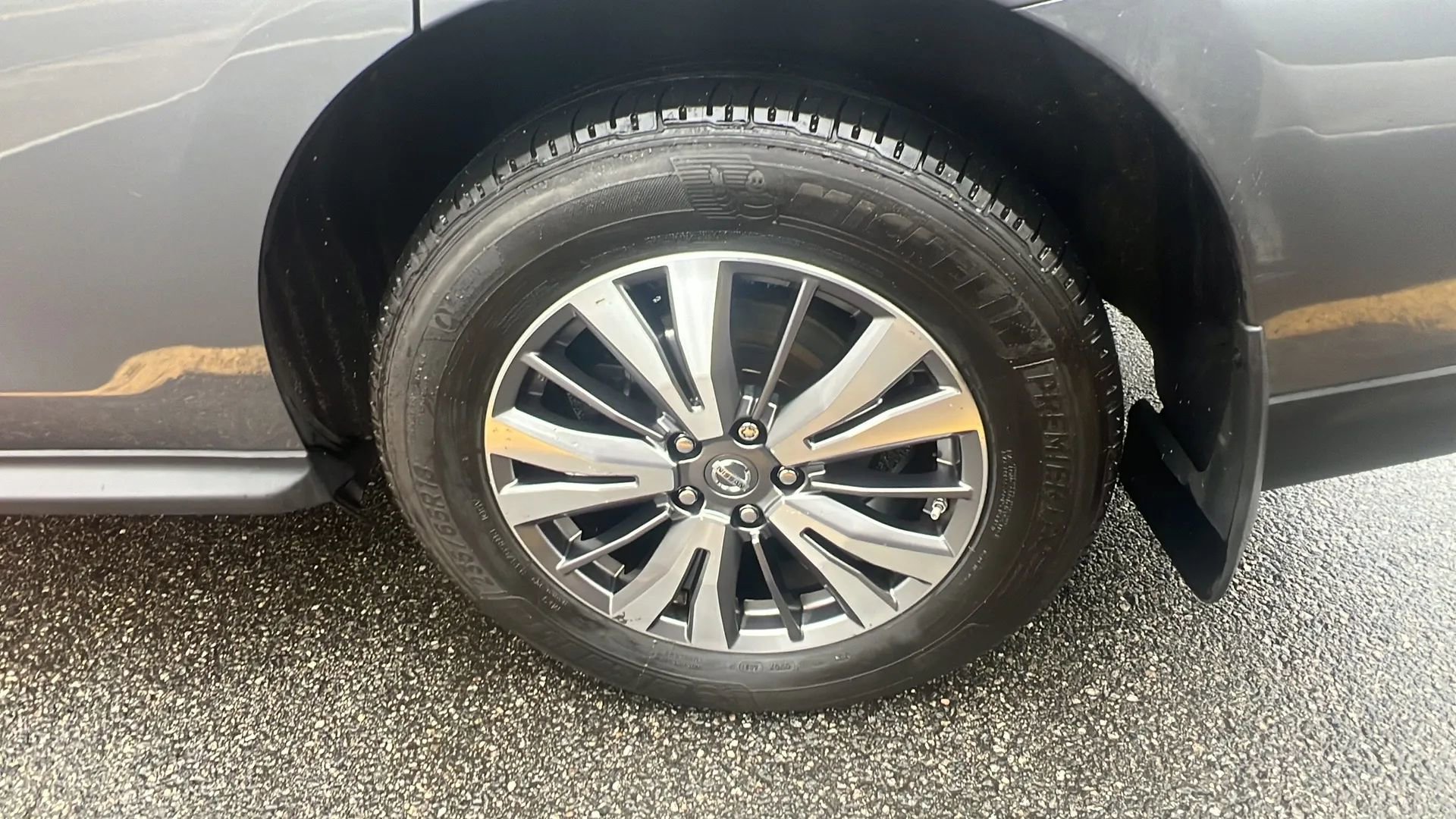 Used 2019 Nissan Pathfinder S image 11