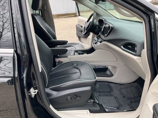 Used 2024 Chrysler Pacifica Limited image 21