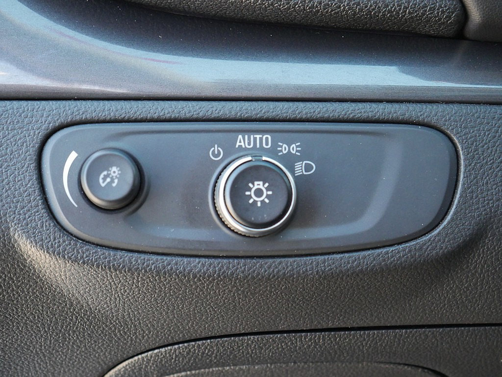 Used 2021 Buick Encore Preferred AWD/4WD image 26