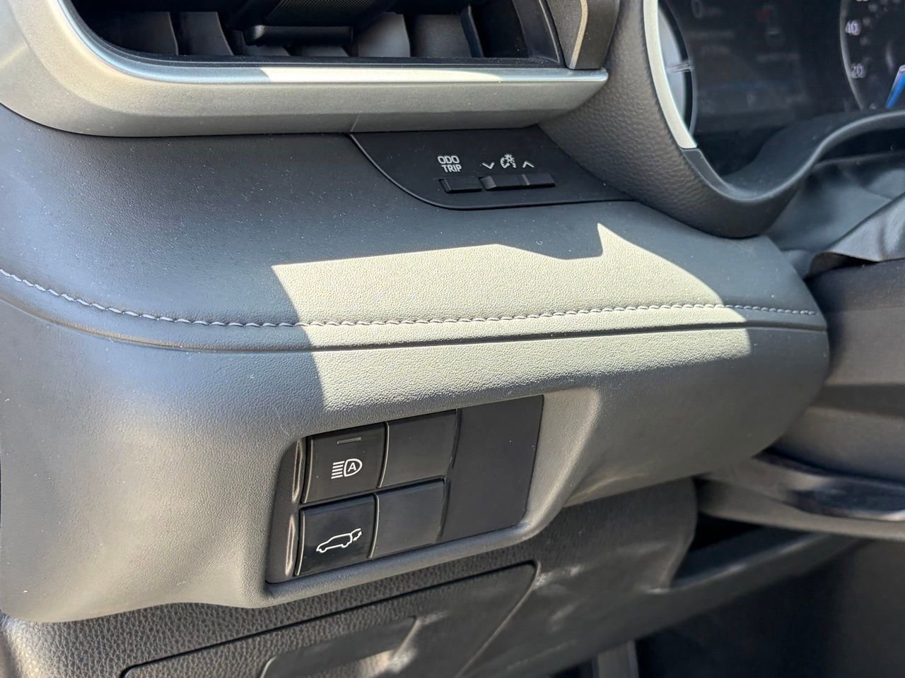 Used 2020 Toyota Highlander XLE FWD image 6