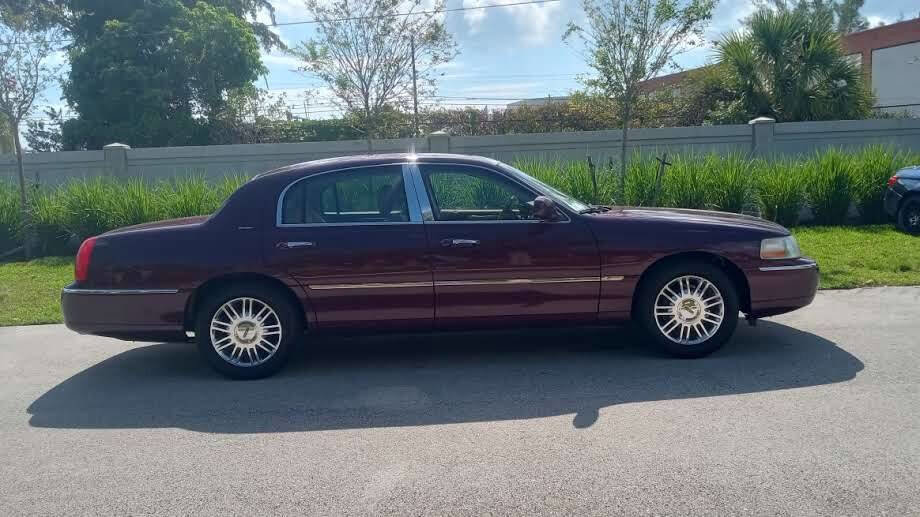 Used 2006 Lincoln Town Car Designer Series