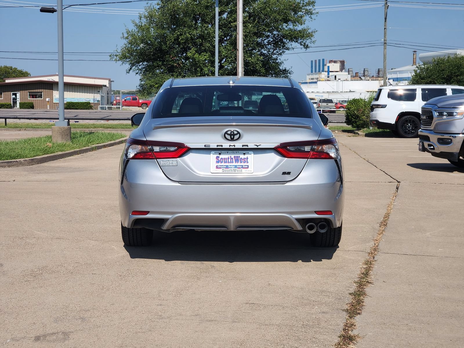 Used 2023 Toyota Camry SE w/ Convenience Package FWD image 8