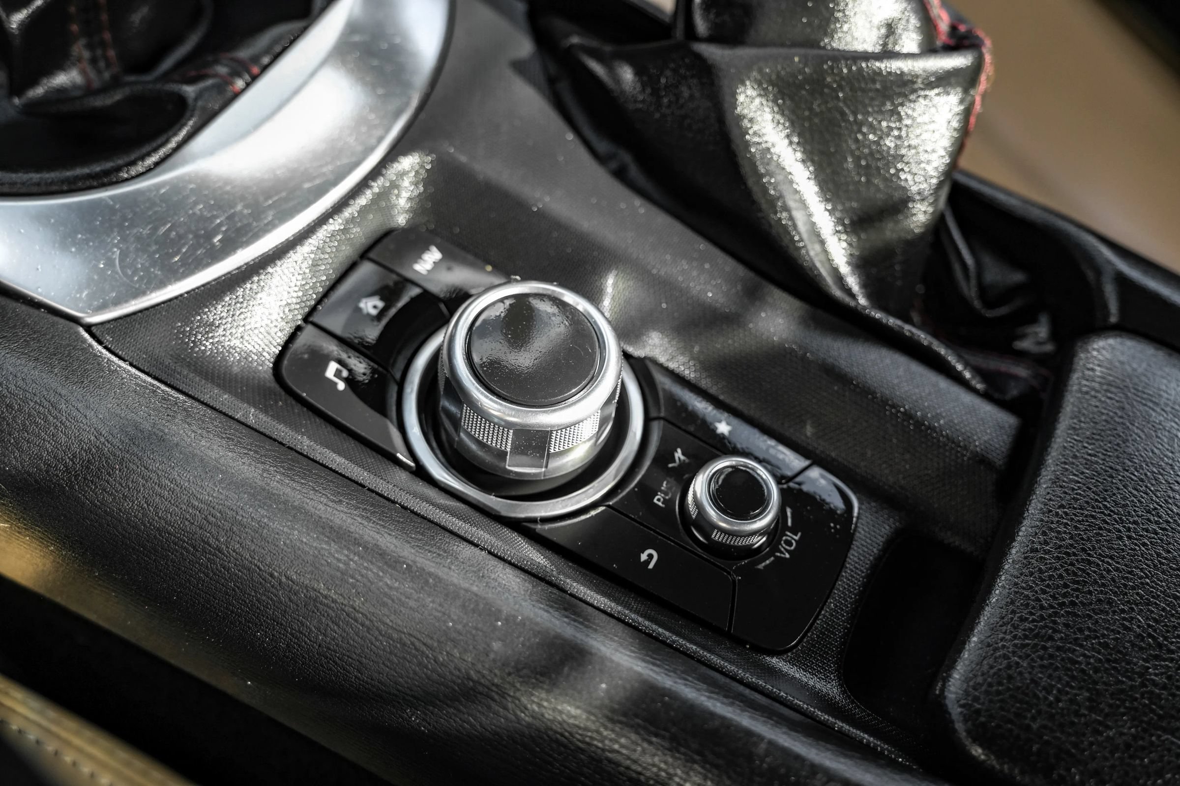 Used 2018 MAZDA MX-5 Miata RF Grand Touring RWD image 25