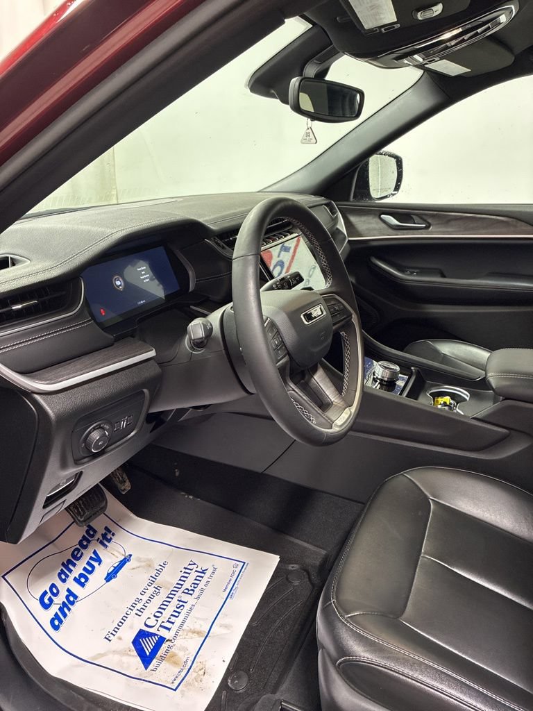 Used 2024 Jeep Grand Cherokee Limited AWD/4WD image 12