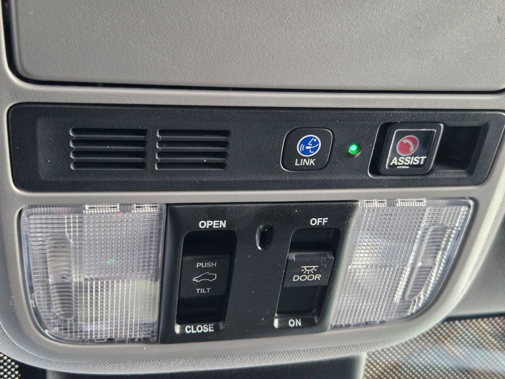 Used 2023 Honda Odyssey Touring image 9