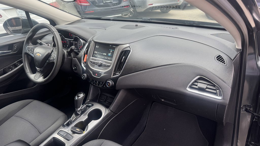 Used 2018 Chevrolet Cruze LT w/ LT Convenience Package FWD image 25