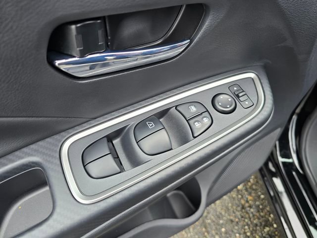 New 2025 Nissan Versa SR FWD image 19