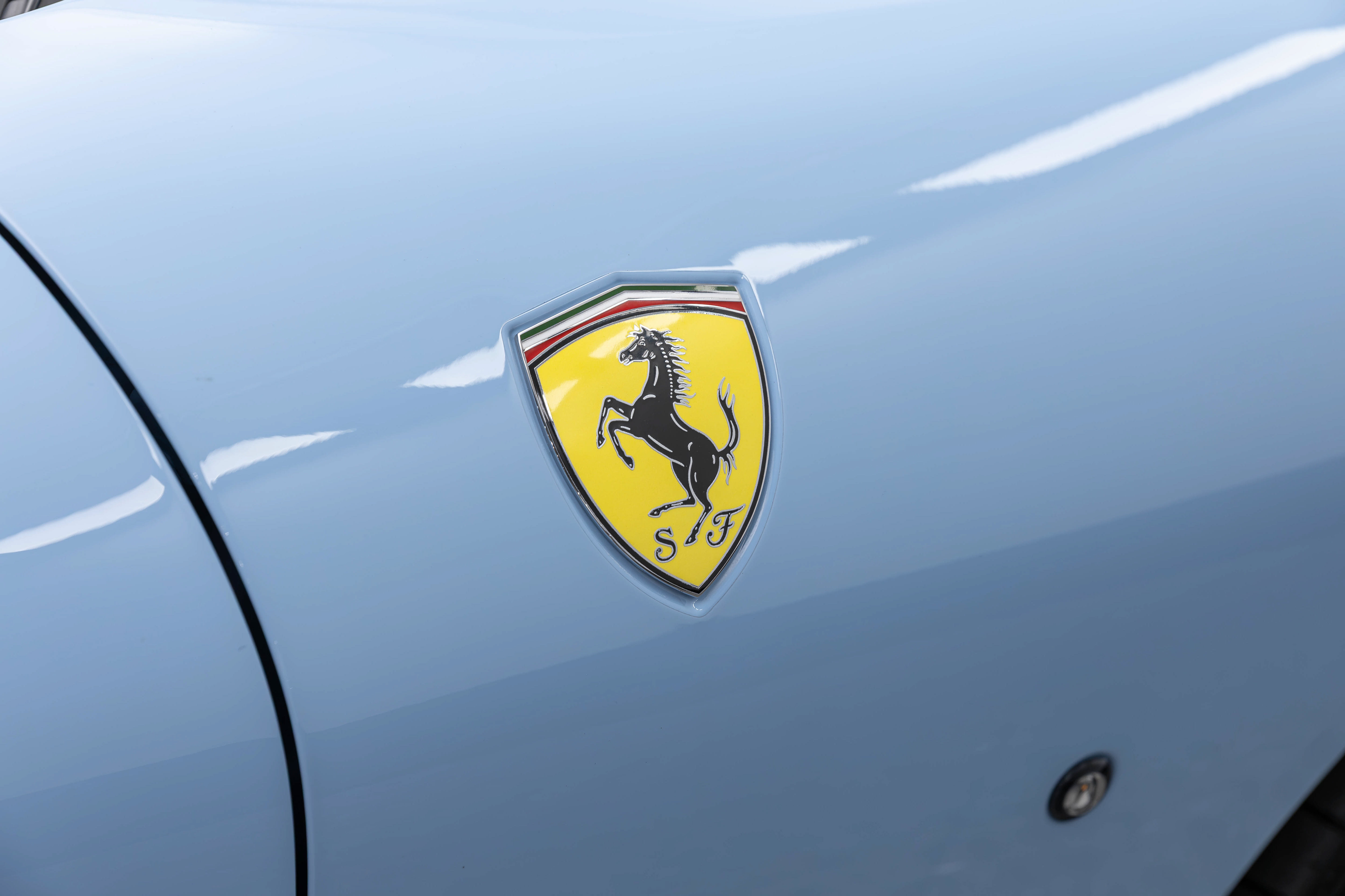 Certified 2025 Ferrari Roma Spider RWD image 47