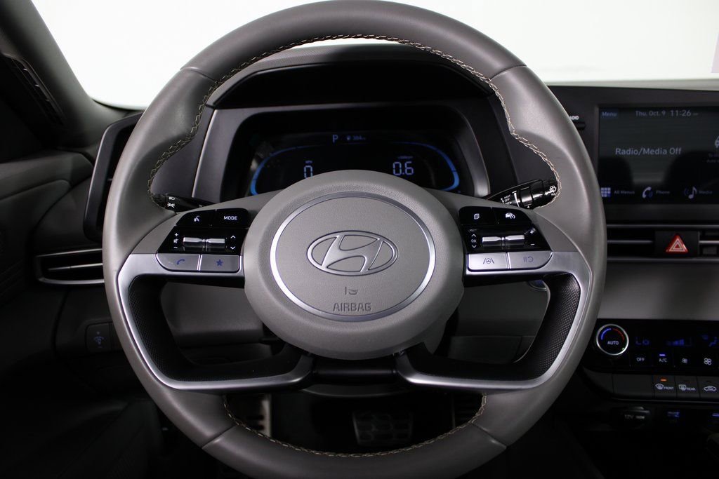 Certified 2025 Hyundai Elantra Sport image 19