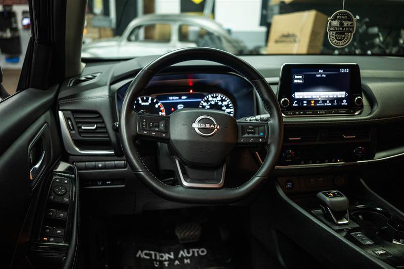 Used 2025 Nissan Rogue SV FWD image 17