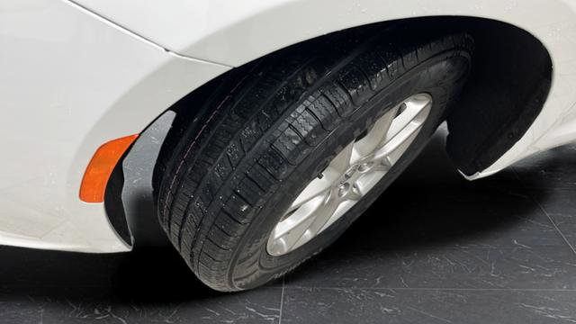 Used 2024 Chrysler Pacifica Touring image 30