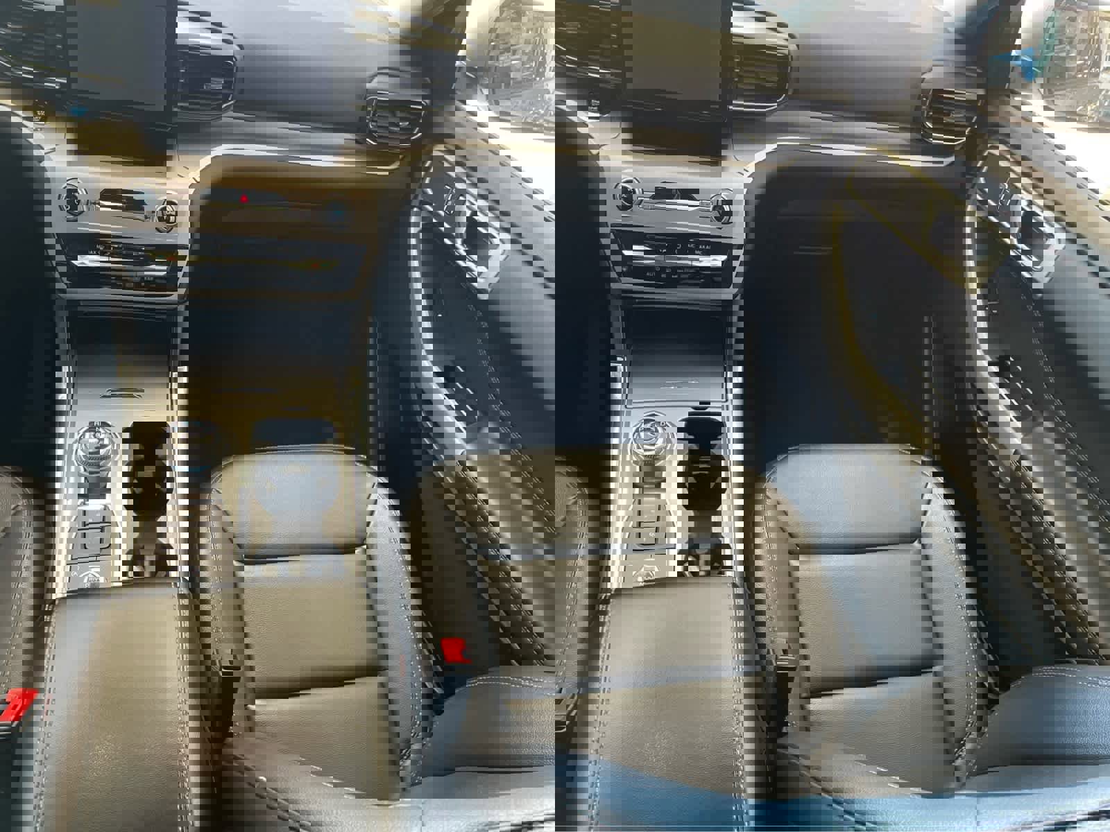 Used 2020 Ford Explorer XLT w/ Equipment Group 202A AWD/4WD image 11