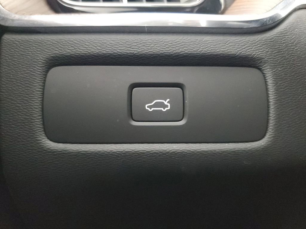 Used 2023 Volvo XC60 B5 Ultimate w/ Climate Package FWD image 35