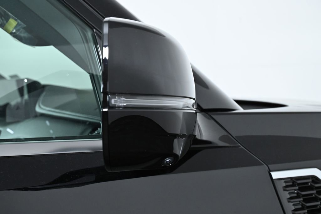 New 2025 Nissan Armada Platinum Reserve image 8